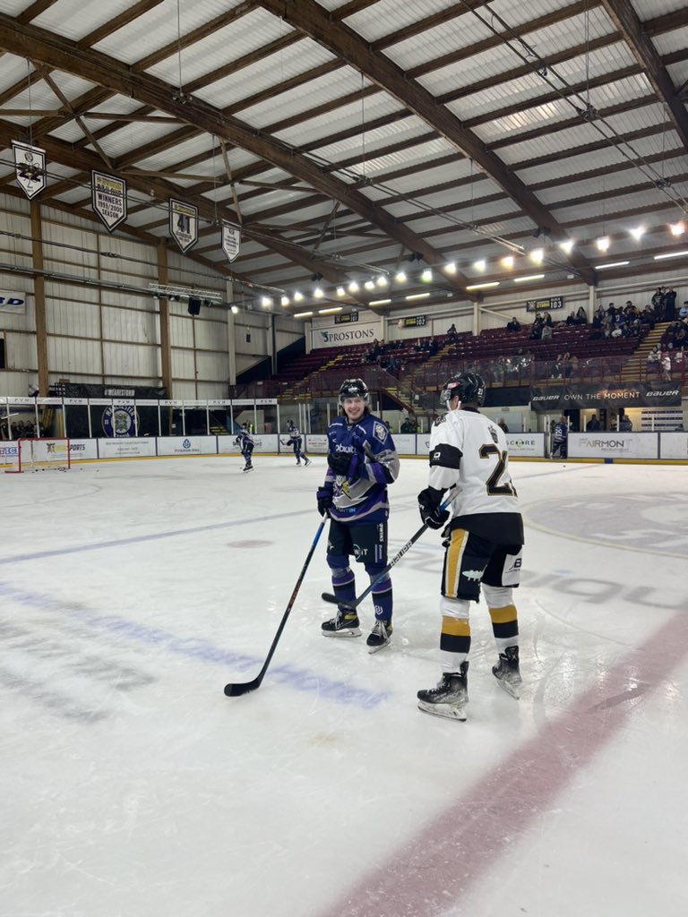 Brotherly love put to side for the night?🫣