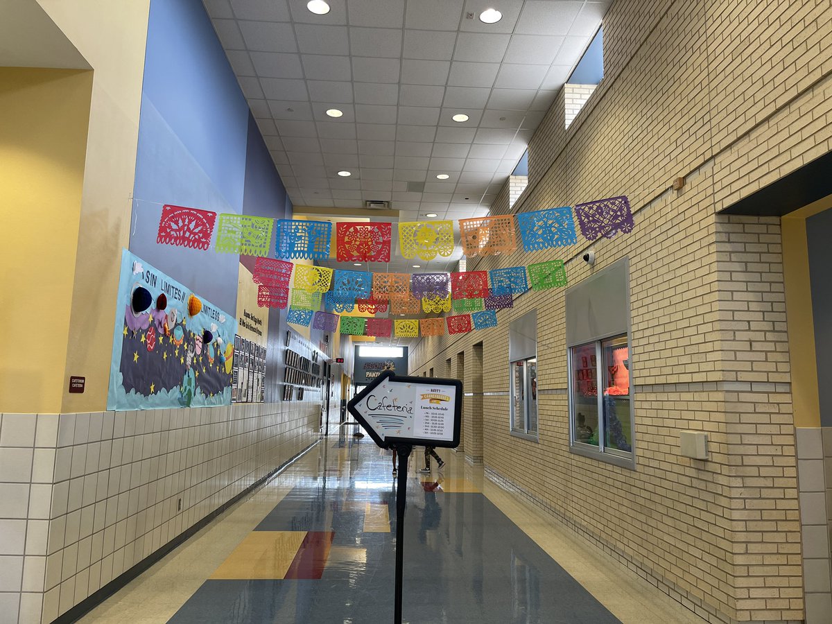 Mayra_Rdz87's tweet photo. Today we celebrated our Grandparents and we had a good turn out! Thank you to the Event Committee for putting it together! #limitless #alwaysapanther #lifeinKinder #EventCommittee @AAlexanderElem https://t.co/bZIMM1IMZi