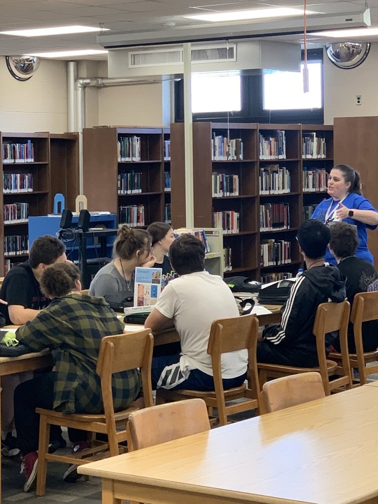lchs310's tweet photo. Mrs. Fitch and her English 1 students teamed up with Mrs. Campbell (Library Information Specialist) this morning in the library! #fearthelaunch https://t.co/xUpaGE0ehI