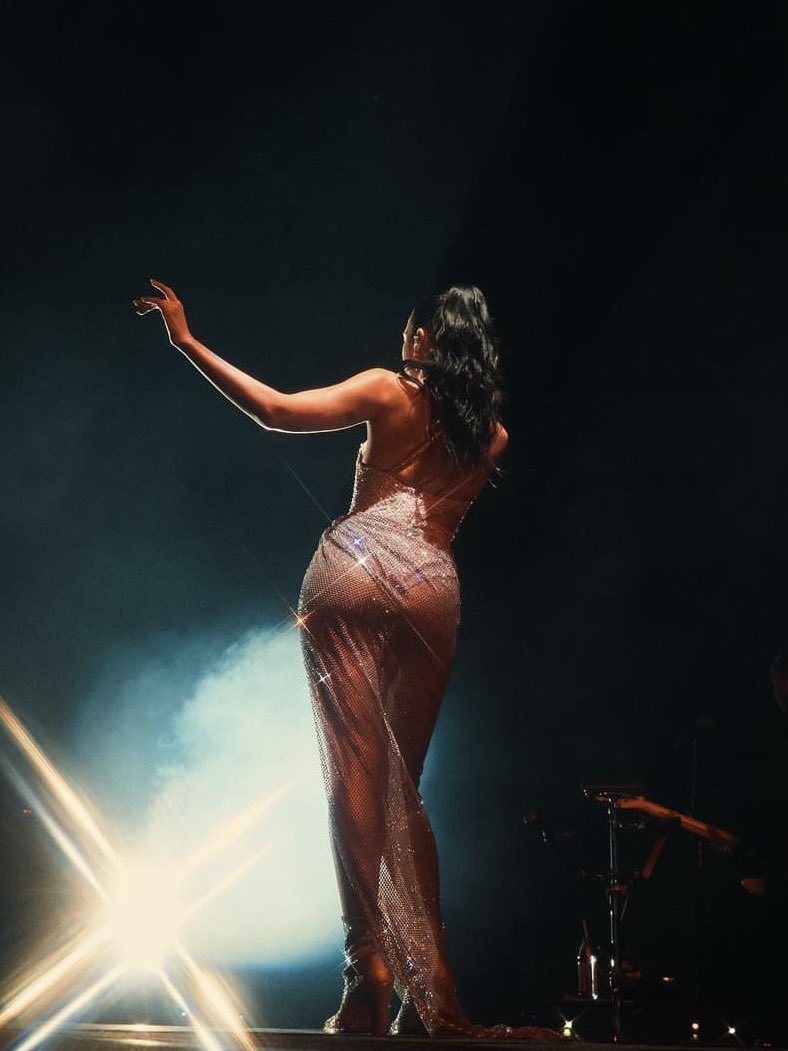 addictionlipa's tweet photo. this picture of dua lipa https://t.co/jUkbE1rfci