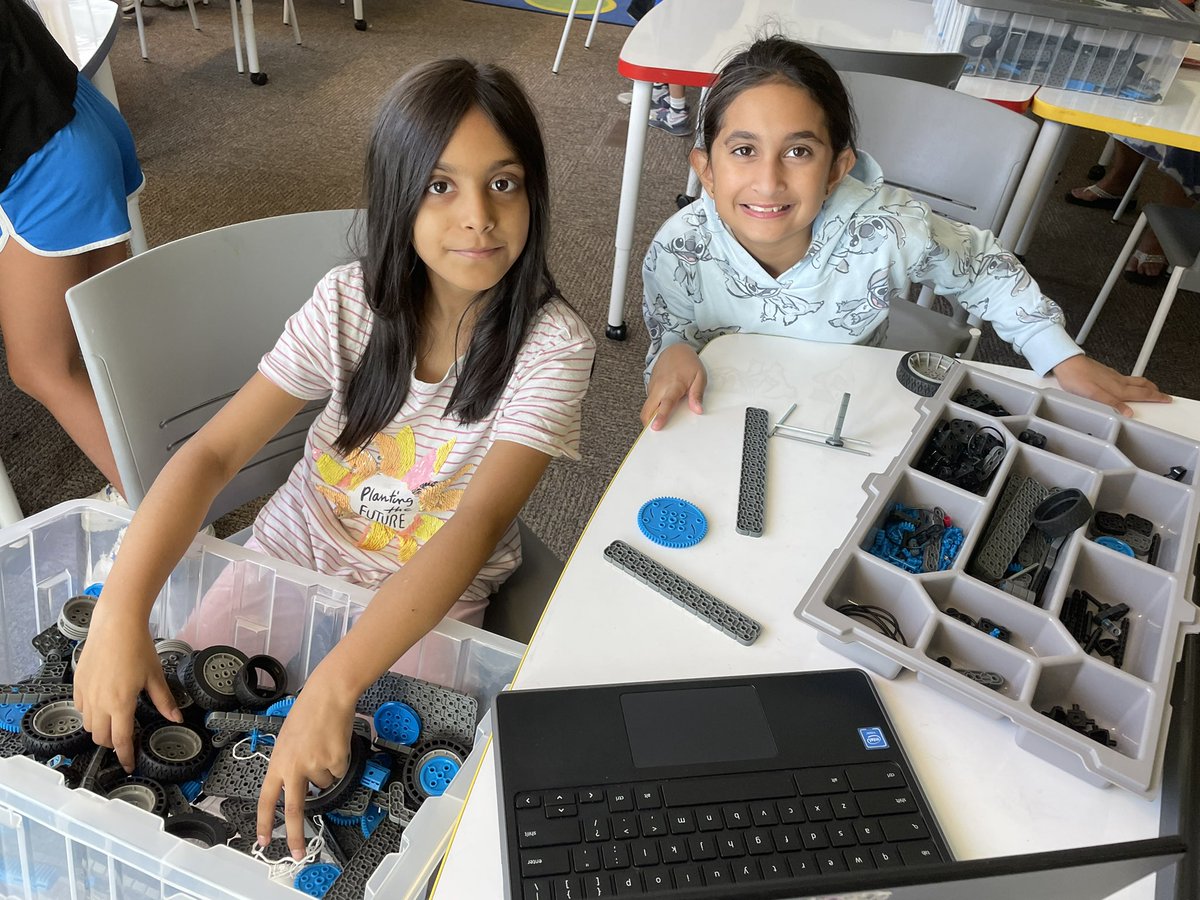 Making simple machines in PLTW! <a href="/Stefhoya/">Stefanie granville</a> <a href="/mrs_cpulgrano/">Christine Pulgrano</a> <a href="/NorthSideEW/">North Side School</a> #ewlearns @HenryKupstas