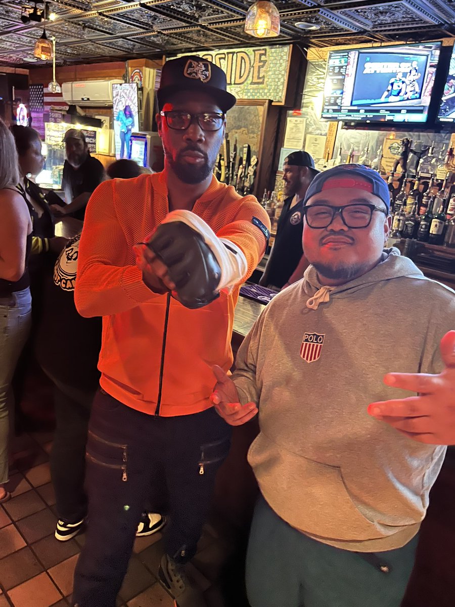 djdelinger's tweet photo. Thank you @seasiderawbar for the opportunity, and thank you to @RZA and @TheRealGZA for showing up! 🫡
#seasidevb #kuyatribe https://t.co/GxGLuevjCM