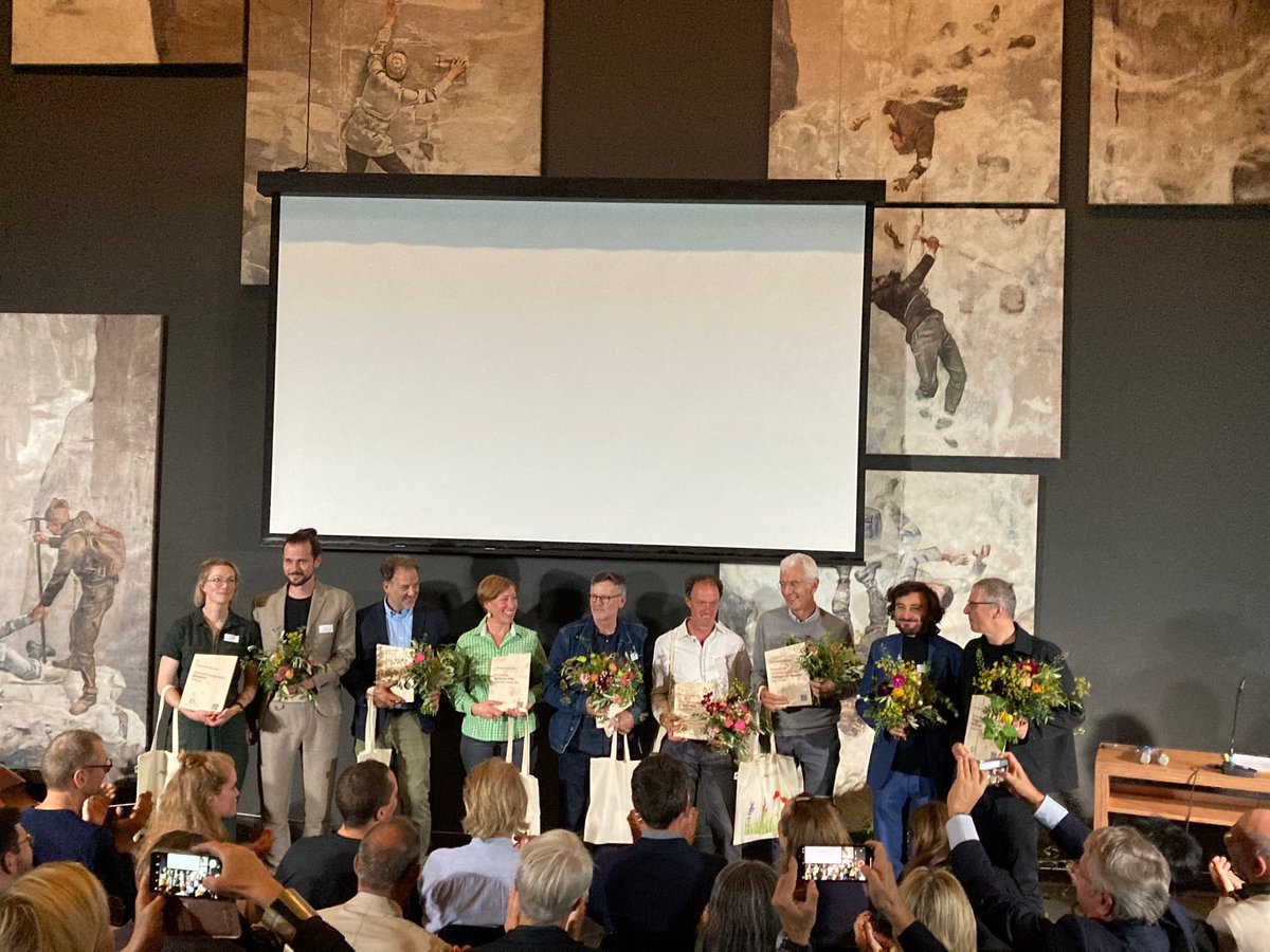 AustriaInCH's tweet photo. Herzliche Gratulation den Preisträger*innen des CONSTRUCTIVE ALPS AWARD 2022, der heute in Bern verliehen wurde! Wir freuen uns, dass dieses Jahr gleich mehrere Projekte aus 🇦🇹 ausgezeichnet wurden!
@AustriaInCH
#constructivealps
#AlpinesMuseumBern
#ÖsterreichischeBotschaftBern https://t.co/QnjQCHwV9c