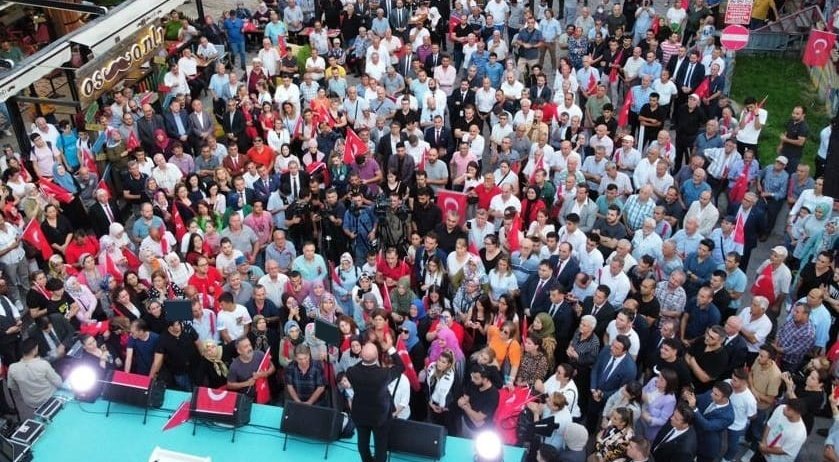 Biz, bu Millete ihanet etmedik. 
Bu Milleti, bu ülkeyi, büyükelçiler masasında pazarlamadık.

Bir tek şey istiyoruz:
Bizim neslimizin çektiklerini gelecek nesiller çekmesin, Türkiye'yi uçursunlar, medeniyetimizi dünyaya nakşetsinler...

📍Kırklareli