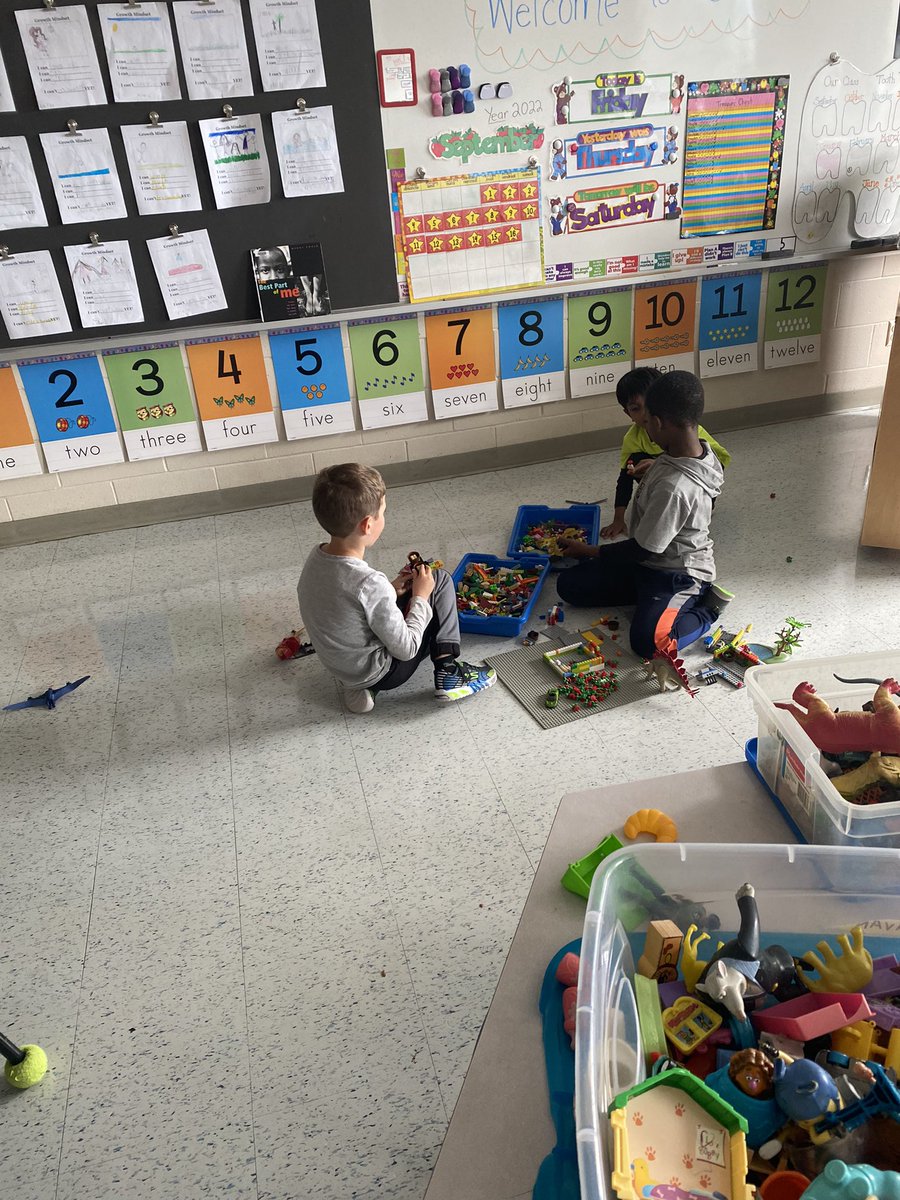 Celebrating all our hard work this week with our “Fun Friday” taking some time to enjoy each other’s company!
Classroom family bonding time!
The students loved their first Fun Friday in grade 1! Happy weekend everyone🥰