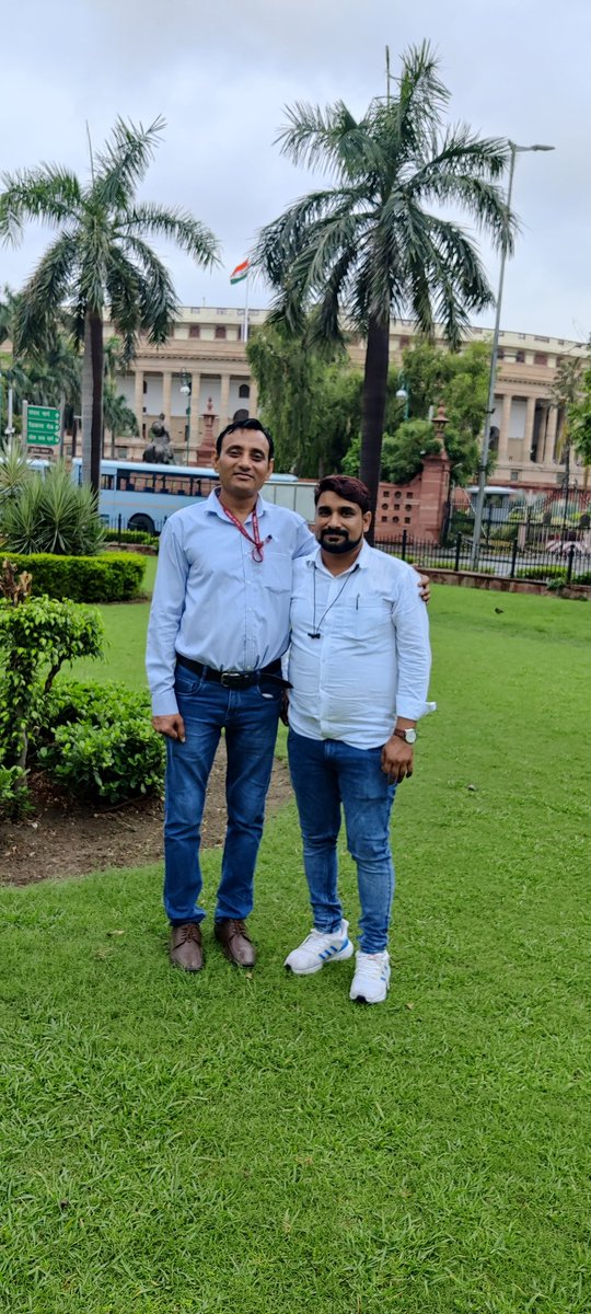 MLMAHERCMO's tweet photo. दिल्ली में संसद भवन में के पी मीणा जी asst executive officer राम सिंह मीणा जी कार्यकर्म अधिकारी के साथ बहुत दिनो बाद पटेलाई https://t.co/OLkcsAFC7a