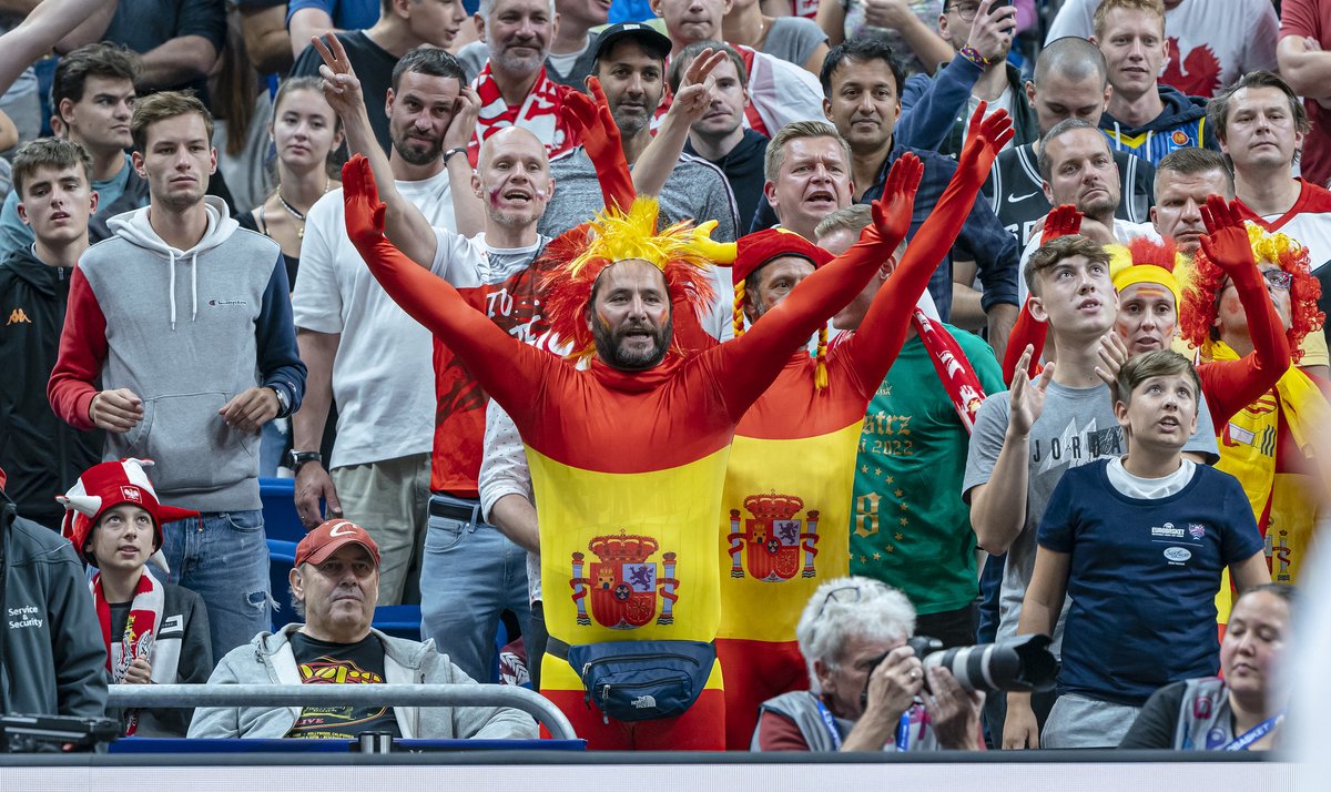 A seguir luchando en Berlín 💪

🏆 Semifinal <a href="/EuroBasket/">FIBA EuroBasket</a> 
🇩🇪🆚🇪🇸 (Min. 12 | 24-30)
📌 @MBArenaBerlin 
📺 <a href="/telecincoes/">Telecinco</a> 

#ModoEuropa #LaFamilia #SomosEquipo