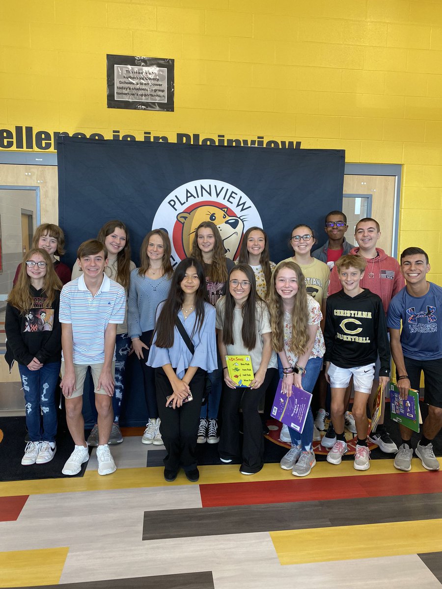 kylemnix's tweet photo. We loved getting the opportunity to read to the students @plainviewElem today for Reading in Schools Day!! #OtterlyAwesome #WeAreChristiana @chmscougars https://t.co/Ilb4APUtCR