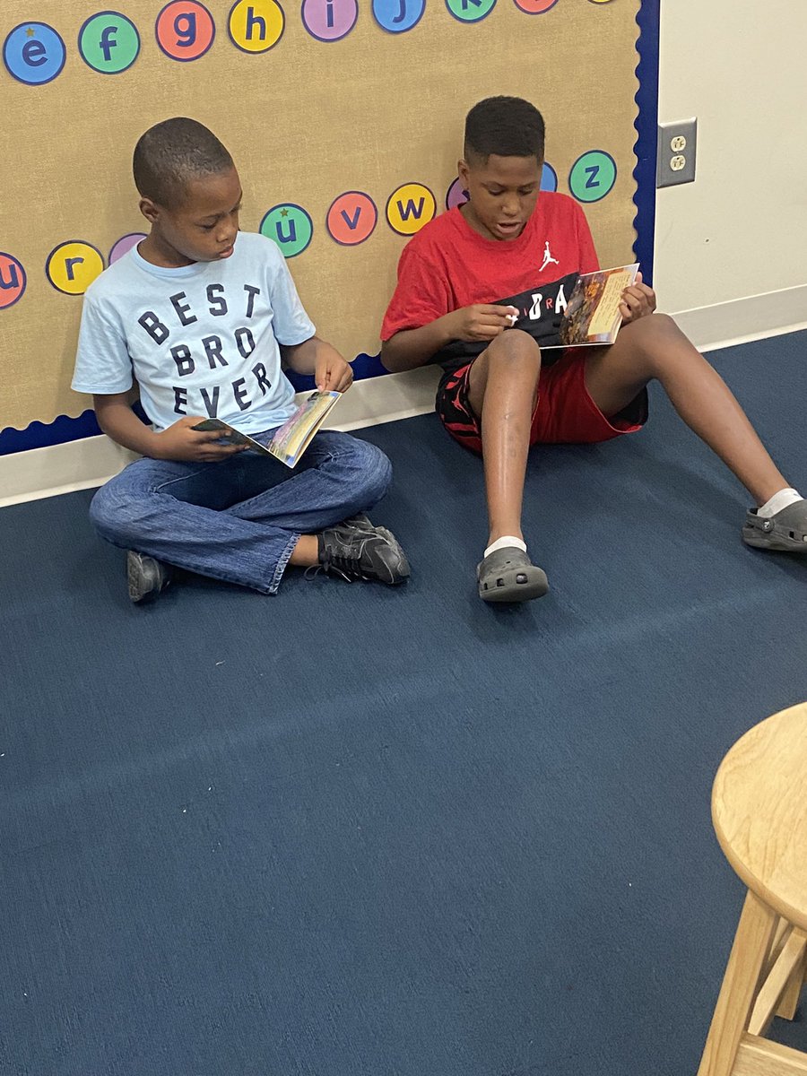ldixonjce's tweet photo. My 4th grade RTI group rocking it out in true AVID fashion! I reset my timer (shhh don’t tell them) because they were having the best conversations about their text feature scavenger hunt and I didn’t want to stop listening📚✏️ @JCEScholars @RMFluellen @SMossoTaylor @PSmith1328 https://t.co/WQYHlHE0g8