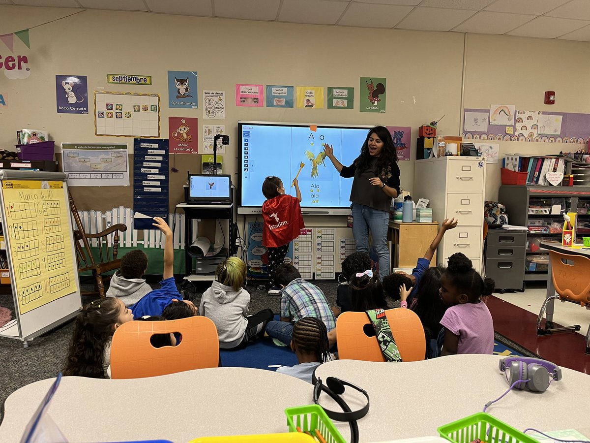 SandyHoyos19's tweet photo. If you are a kindergarten teacher you know the beginning of the year is tough, but so are you.  @ivonne_grc 🇲🇽@RomarioAranda 🇨🇴 We love to have you as our Ambassador Teachers🌎💪🍎 @ParticipateLrng @WalterBickettES #UnitingOurWorld https://t.co/xWH6OvR52D