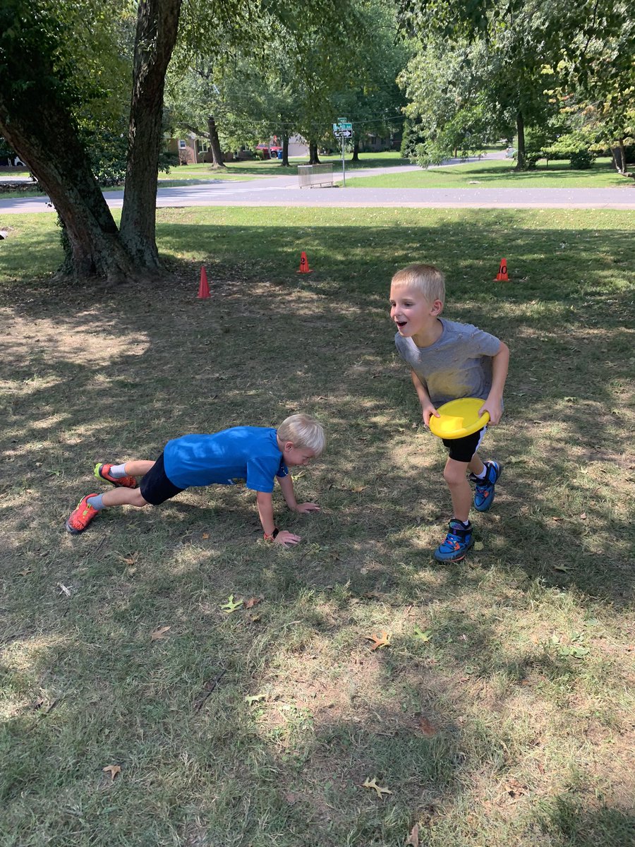 CoachTraylorPE's tweet photo. This week has been a beautiful week outside for PE class! The book fair took over the gym so we continued our PE classes outside under the shade trees! Couldn’t have asked for a better week teaching all of the students about throwing and catching a frisbee! @MurraySchools https://t.co/NReEnT4QgT