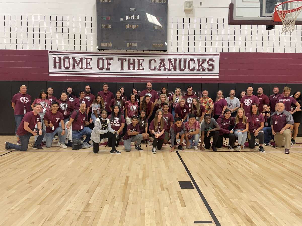Great way to send a great week here ⁦<a href="/NPSD_MS/">NPSD_MS</a>⁩ #WeAreAllMaroon ⁦@nplain_schools⁩