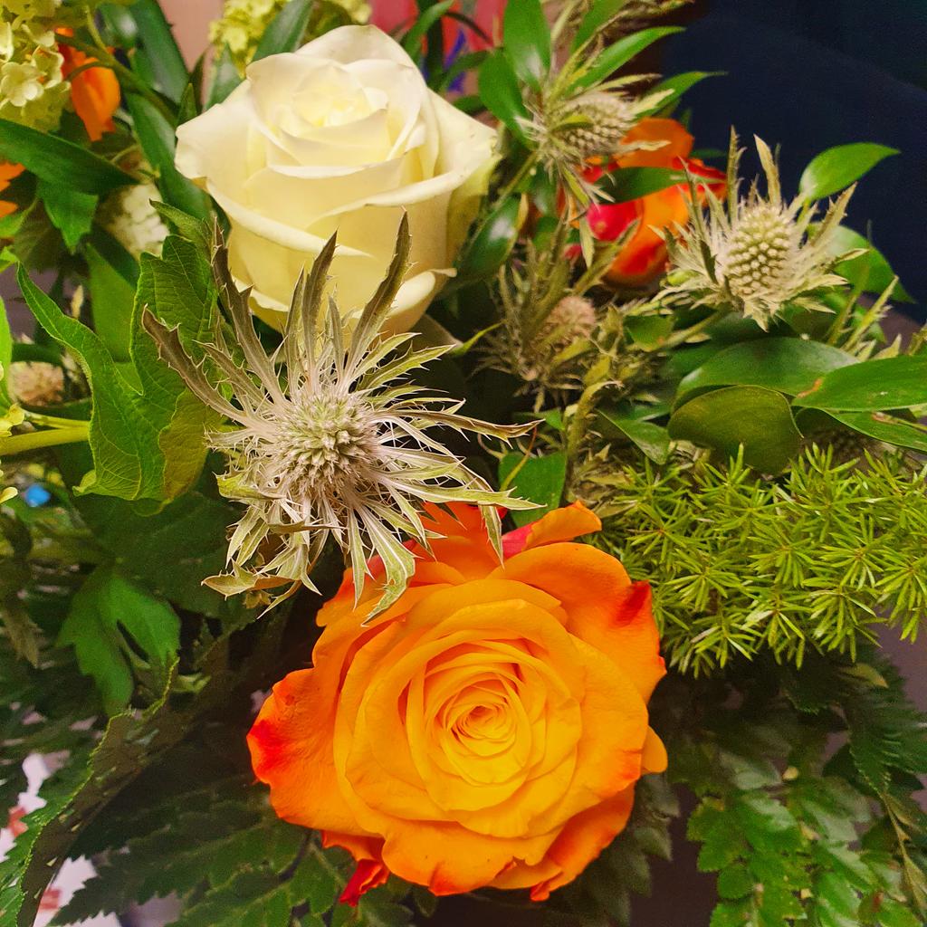 Tänään vikaa päivää duunissa #osallisuuspäällikkö nä, ens viikolla alkaa uudet kujeet! 
Kiitos <a href="/EspooEsbo/">Espoon kaupunki</a>,@KjMakela ja kaikki ihanat duunikaverit, yhteistyökumppanit ja asukkaat! 
Kenenköhän lempiväri on oranssi? 😎😁🤩🧡
#osallisuus #yhteisöllisyys