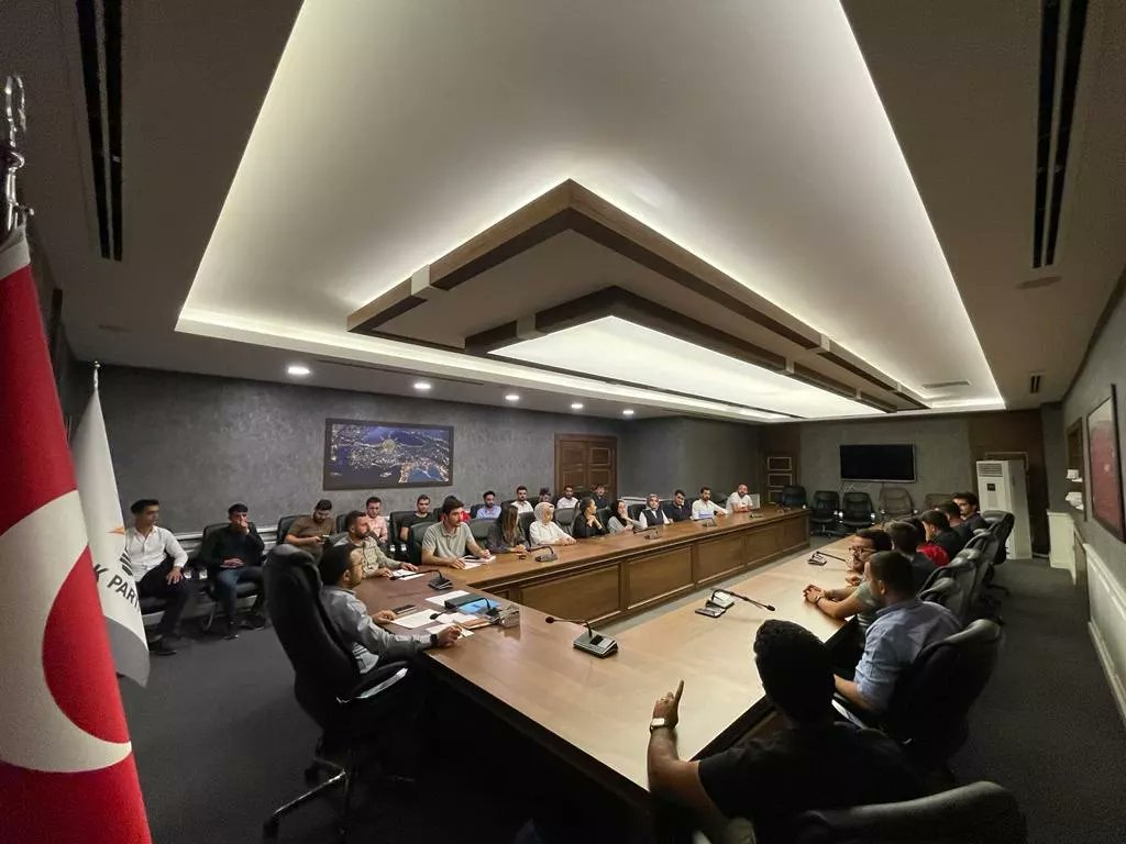 📍AK Parti İl Binası 

İl Gençlik Kolları Başkanımız <a href="/emreburakkurum/">Emre Burak Kürüm</a>’ün başkanlığında Yürütme ve Yönetim Kurulu toplantısı gerçekleştirildi.

Toplantımızın hayırlara vesile olmasını temenni ediyoruz.

<a href="/eyupkadirinan/">Eyyüp Kadir İnan</a> 
<a href="/avyusufibis/">Yusuf İBİŞ</a> 
<a href="/YunusEmreMks/">Yunus Emre Müküs</a> 
<a href="/emreburakkurum/">Emre Burak Kürüm</a>