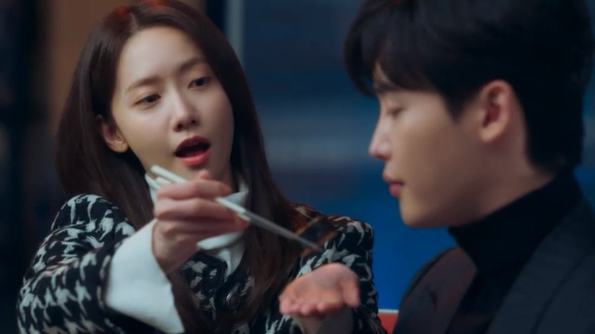 kdramatwists's tweet photo. Ko Miho has been keeping her diagnosis a secret for a couple of days and she just burst is to tears, after she broutght Park Changho food. This has been weighing her down. #BigMouthEp15 https://t.co/yDbsCTRicM