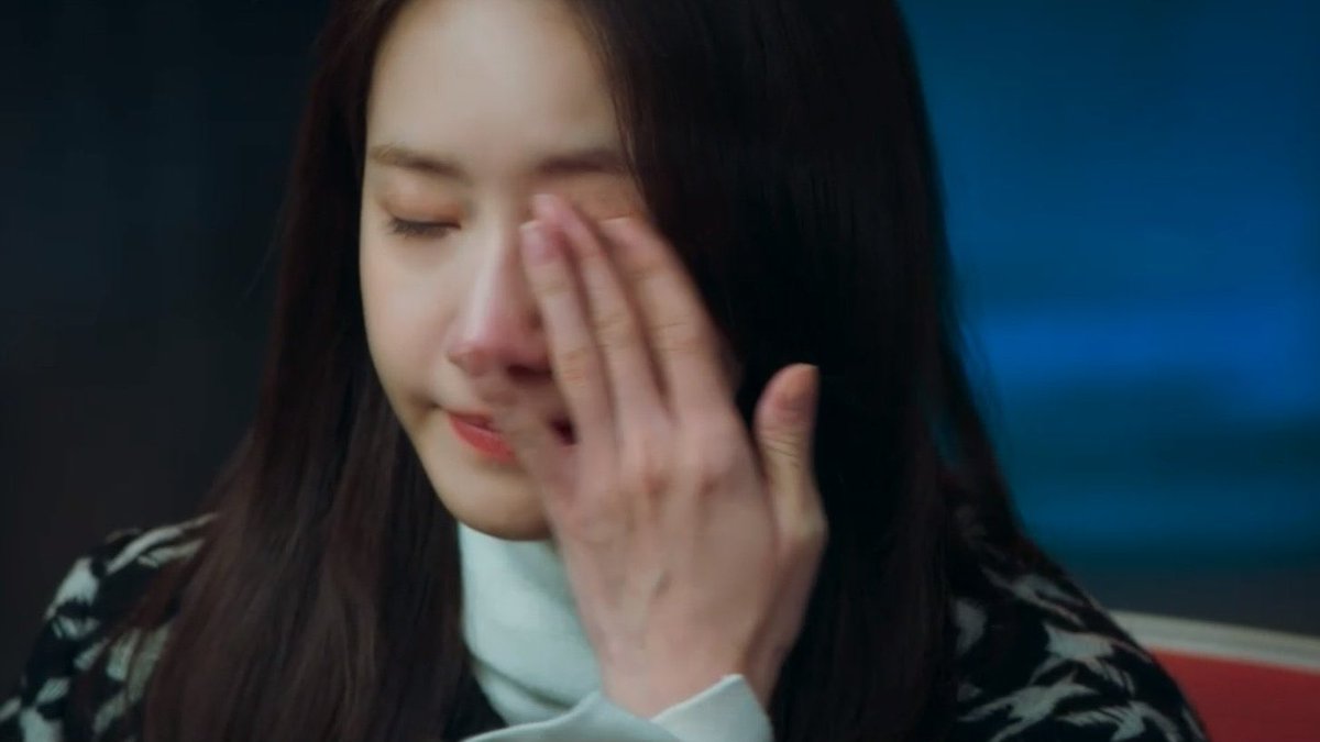 kdramatwists's tweet photo. Ko Miho has been keeping her diagnosis a secret for a couple of days and she just burst is to tears, after she broutght Park Changho food. This has been weighing her down. #BigMouthEp15 https://t.co/yDbsCTRicM