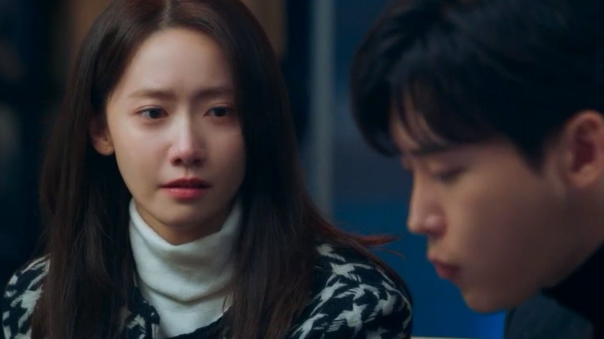 kdramatwists's tweet photo. Ko Miho has been keeping her diagnosis a secret for a couple of days and she just burst is to tears, after she broutght Park Changho food. This has been weighing her down. #BigMouthEp15 https://t.co/yDbsCTRicM