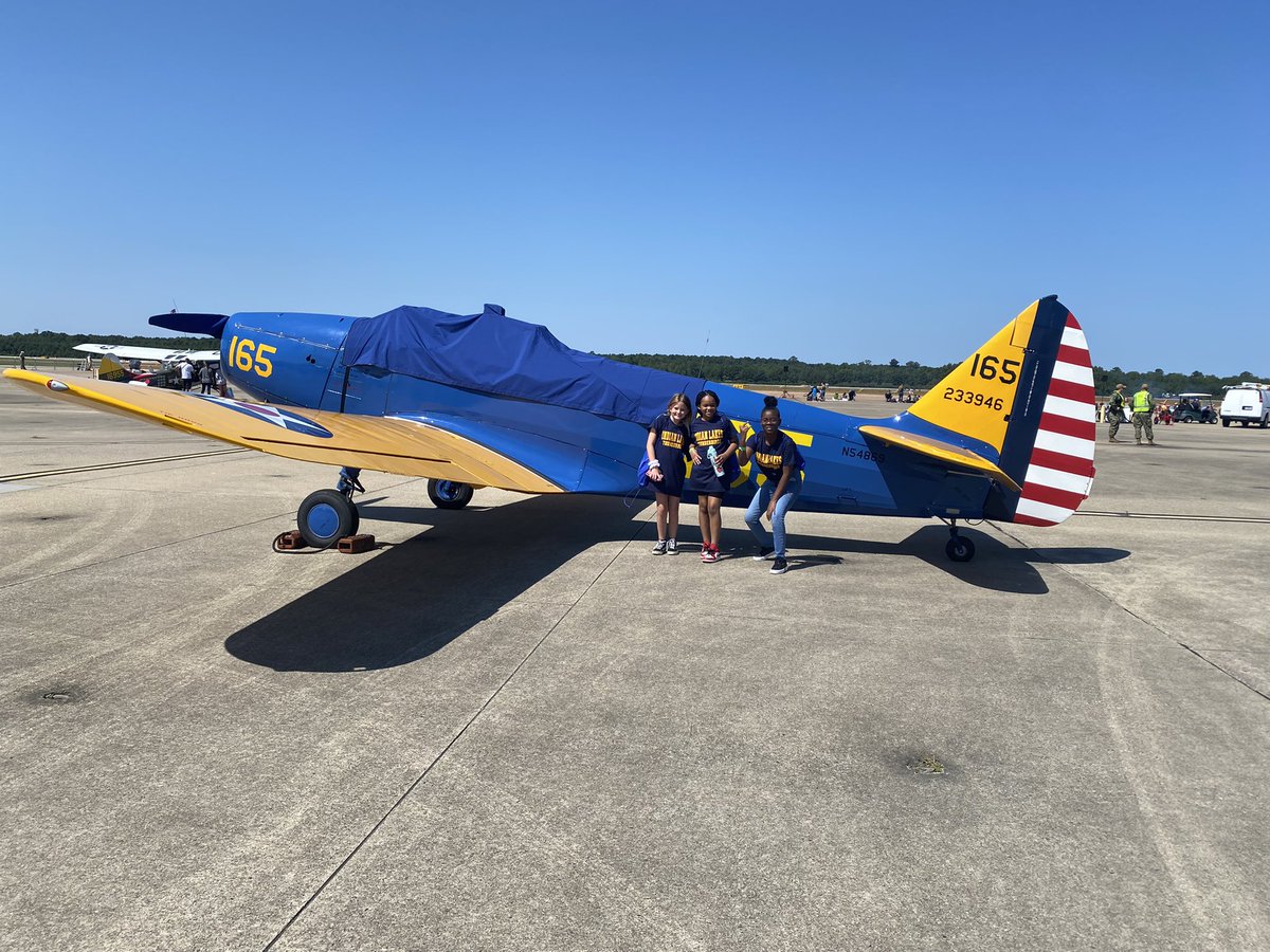 TbirdsSOAR's tweet image. Our Thunderbirds are having a great time at the Air Show! Thank you @vbschools for this great experience for our 5th graders! #ILESSoars #STEM #wearevbschools