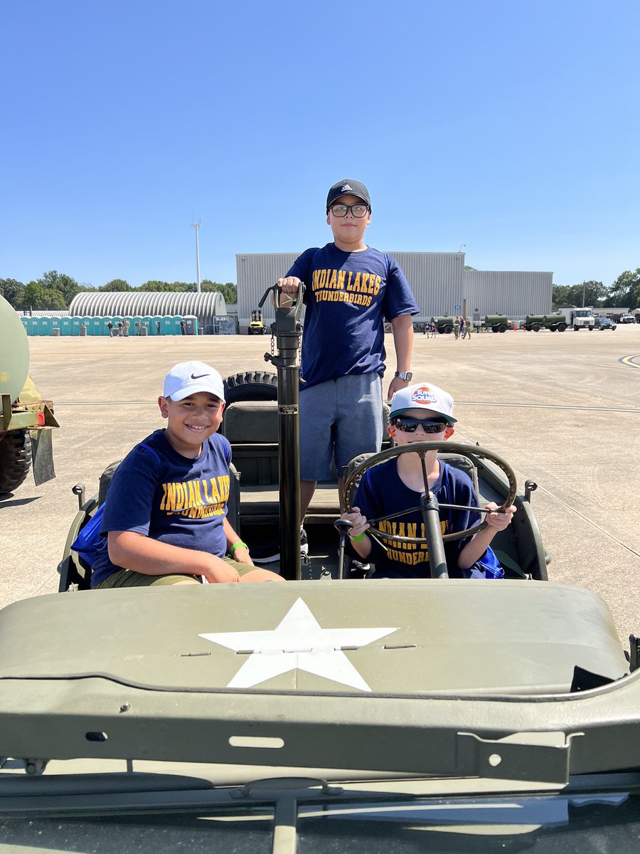 TbirdsSOAR's tweet image. Our Thunderbirds are having a great time at the Air Show! Thank you @vbschools for this great experience for our 5th graders! #ILESSoars #STEM #wearevbschools