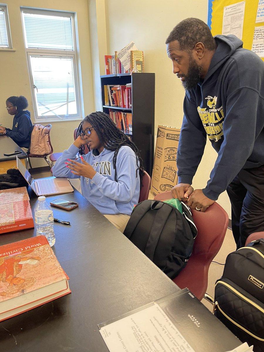Students in <a href="/omowaleteaches/">Omoteaches</a> class are studying the Gupta Empire. #FridayFlex 🐝