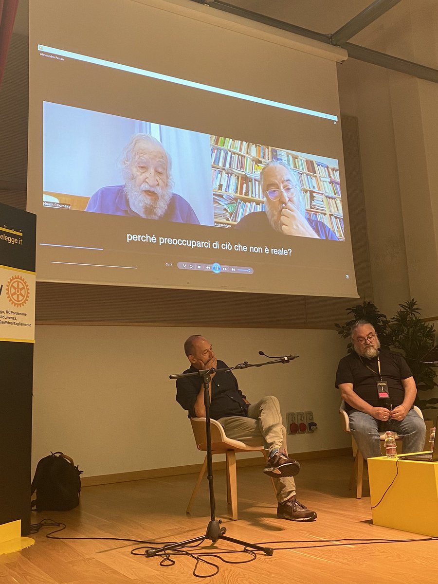 pordenonelegge's tweet image. A #pnlegge2022 questa sera @andreamoro_ presenta “I segreti delle parole”, libro scritto a 4 mani con Noam Chomsky, che ha registrato un intervento per il pubblico di pordenonelegge 😍
@lanavediteseoed