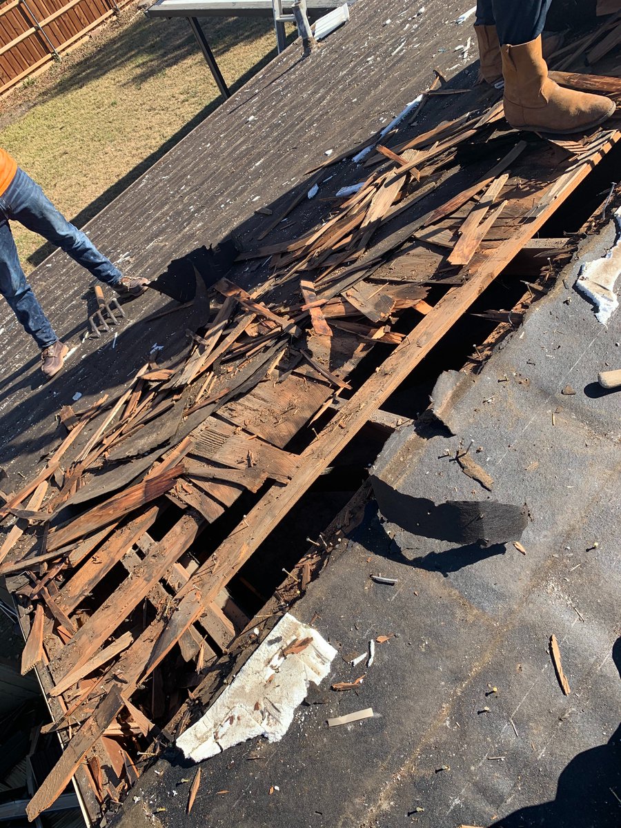 CPRoofingTexas's tweet photo. #FridayFeeling like we have a TON of work to do on this roof.⁣
That’s all part of the job! We’re here to fix you up.⁣
⁣
Contact us for a free inspection: (214) 609-3969⁣ https://t.co/TbPSJNDn6v