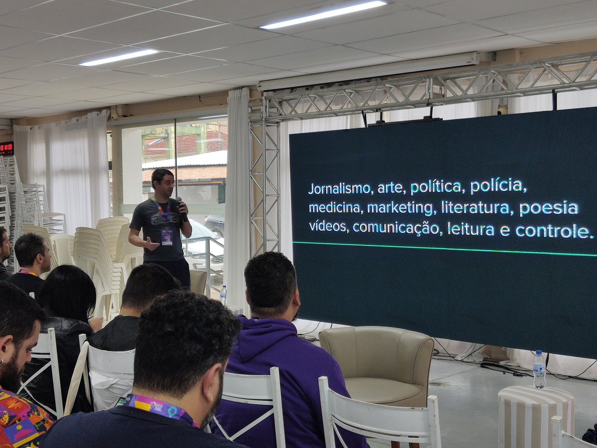 AluraOnline's tweet photo. Alô, Minas Gerais! 📣 

Guillherme Silveira (@guilhermecaelum) que está à frente da Direção de Educação na Alura, está participando do #HackTown2022, o principal festival de inovação, tecnologia e criatividade da América Latina.

Confere um pouco do que já rolou por lá! 😉 https://t.co/2QzzOPKrpN