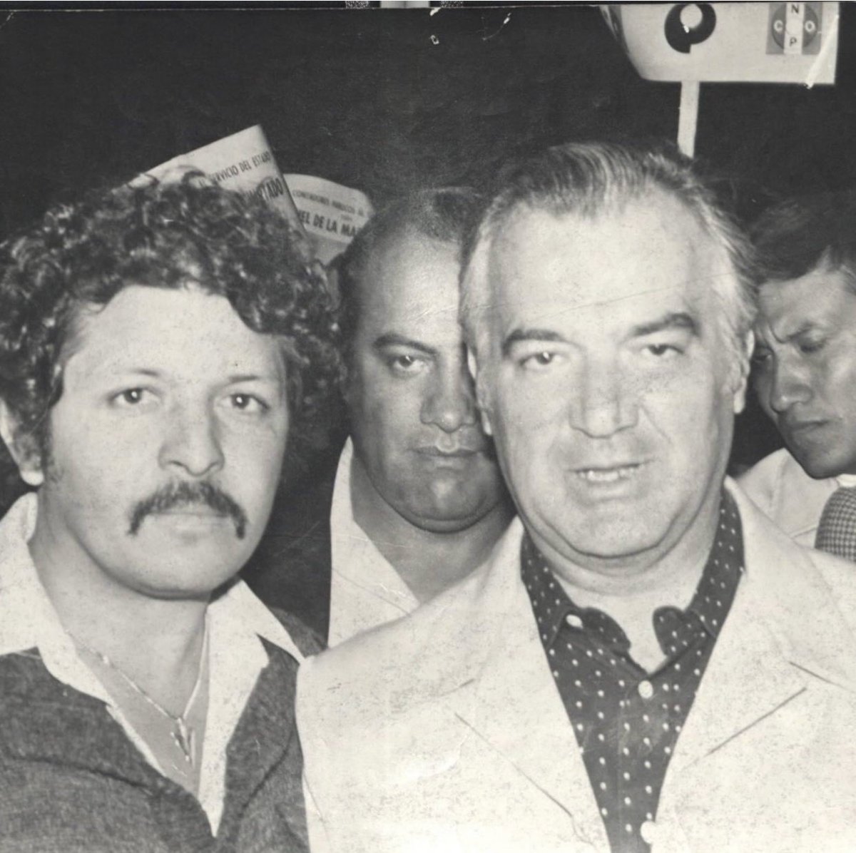 Cuando el Sr se encabronó conmigo, - de joven reportero - cuando le pregunté porqué prohibió que el Ejército ayudará en rescates en el temblor de ‘85 y rechazó la ayuda internacional. También:
- ¿ Quién es el narco - jefe de Salinas que usted acusó y lo puso presidente ?