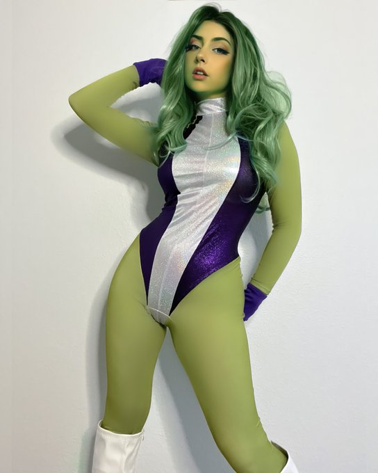 She Hulk! Are you watching the show? 💚 If so what do you think of it? https://t.co/O4hpnaLI1L