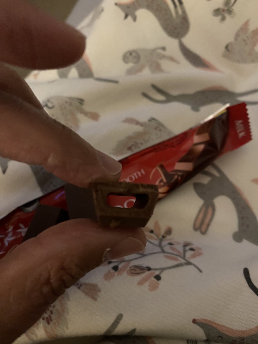 Russell_Hart's tweet photo. @Lindt Not too sure where the rest of my chocolate is? Any ideas??? #disappointing #chocolate https://t.co/cjw0GwQMqZ