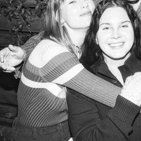 Roadrunner7801's tweet photo. IS THIS NOT THE SAME JUMPER???? LANA COLLAB INCOMING??? https://t.co/bqkvq8hy8r