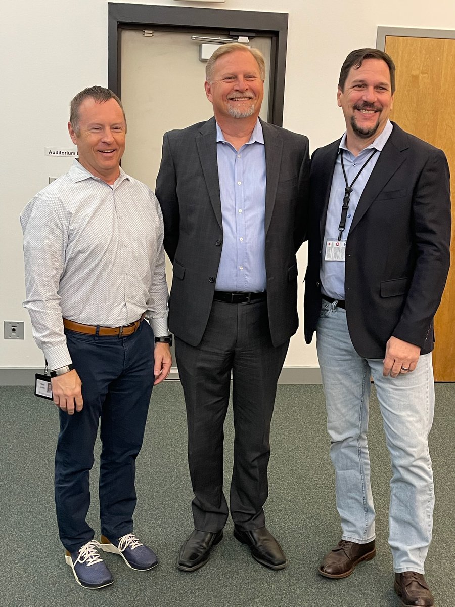 SSD_COO's tweet photo. I could am so proud of my association and friendship with @RickWahlstrom &amp; @iwolff and the work we did to create @CascadeTechOR. Today Eric Harrison and the CTA launched a fiber optic network that is critical to r1egional schools. Amazing to see our work continue supporting kids. https://t.co/GptH6yJpLD