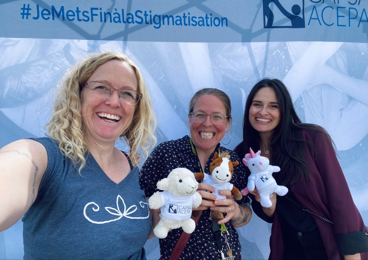 RachelReplique's tweet photo. L'équipe du @Le_CAP_ON s'est retrouvée pour le festival Avançons vers le mieux-être organisé par @CAPSACanada. #JeMetsFinÀlaStigmatisation #dependances https://t.co/8Tuyslu4xX
