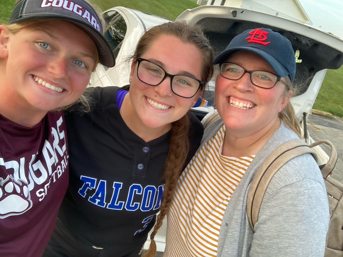 RobardsVPHS's tweet photo. It was great to catch a game &amp; see  @egeary8  &amp; @grace81603416 following their passions. Both of them have grown exponentially since graduating. Each with their own triumphs, fears, &amp; can you believe it stories. @ValleyParkHS https://t.co/60SnQRaEzP
