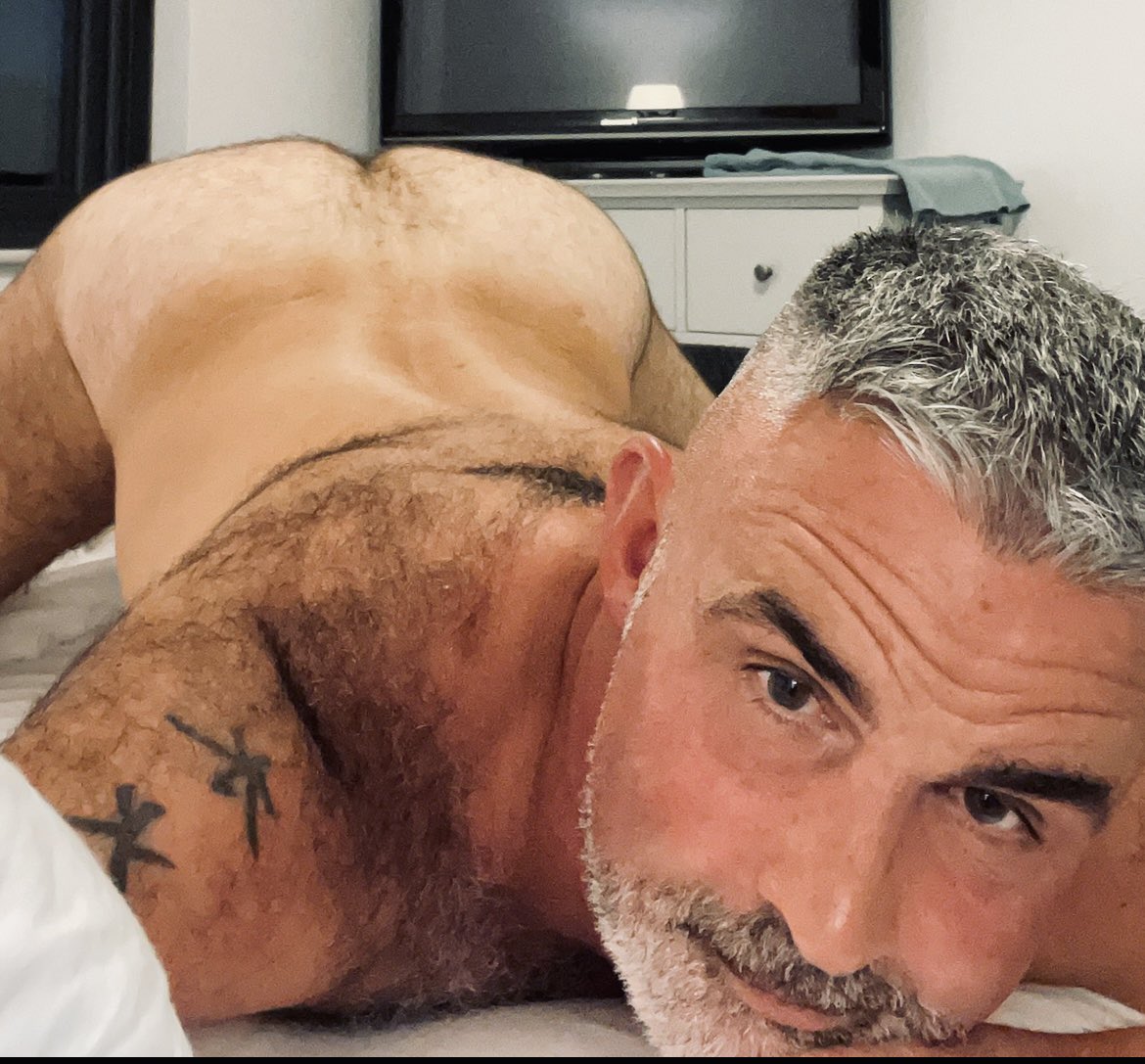 hairydad71's tweet photo. Retweet if you would take me doggy style. https://t.co/ks7MhM8rSk