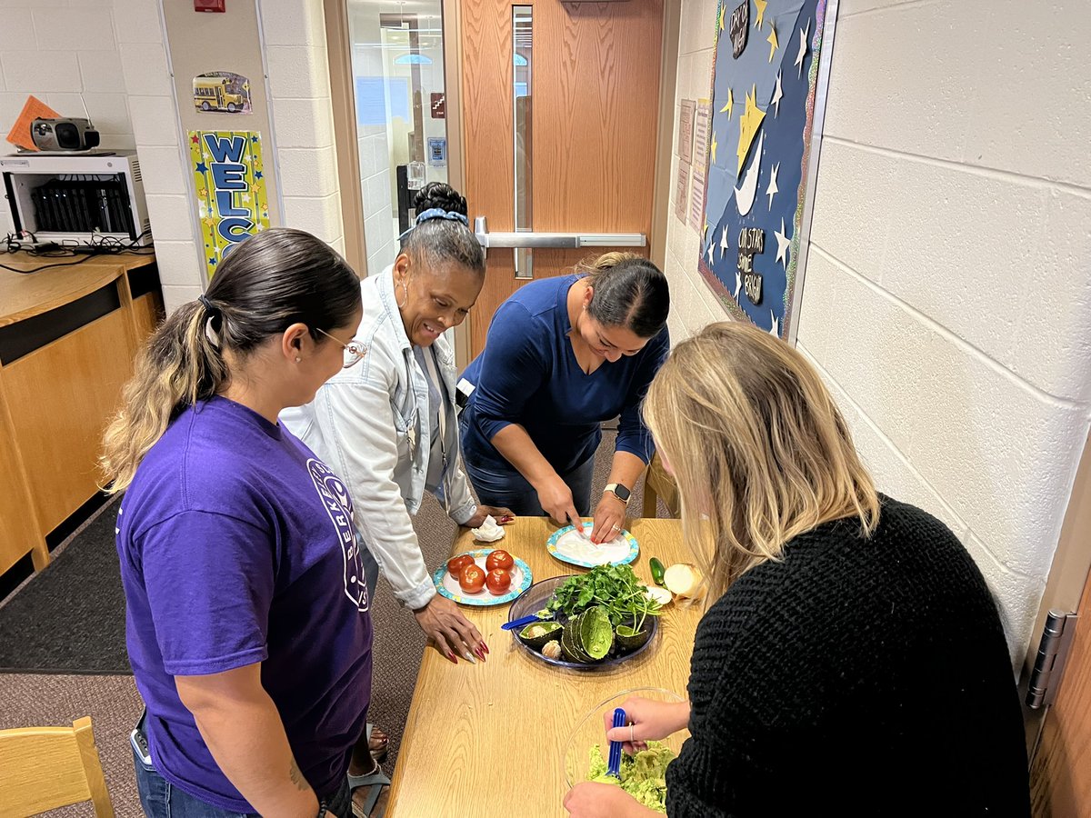 Happy Guacamole Day!! <a href="/WhittierD87/">Whittier Primary School</a> got in on the festivities by having a guacamole cook-off! Good times we’re had by all!! #d87cares #1d1t1m Great idea <a href="/mspikeslovepbis/">Elizabeth pikes</a>