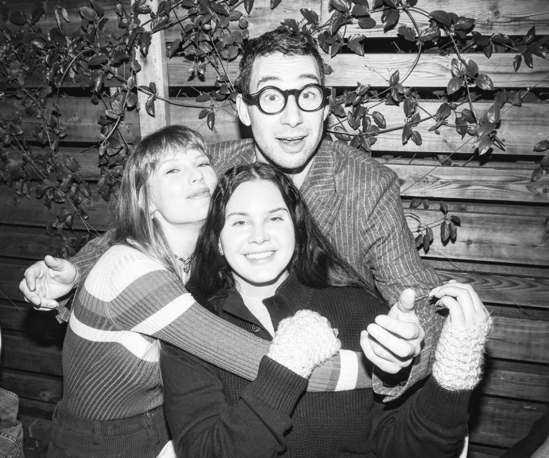 thespeaknowtv's tweet photo. @jackantonoff THIS IS SUS https://t.co/D0LBZ8BIVW