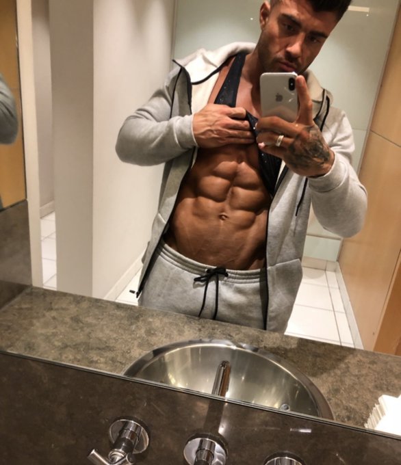 Grey joggers >  https://t.co/HscRjrbm1v https://t.co/IzzcP4rJfc