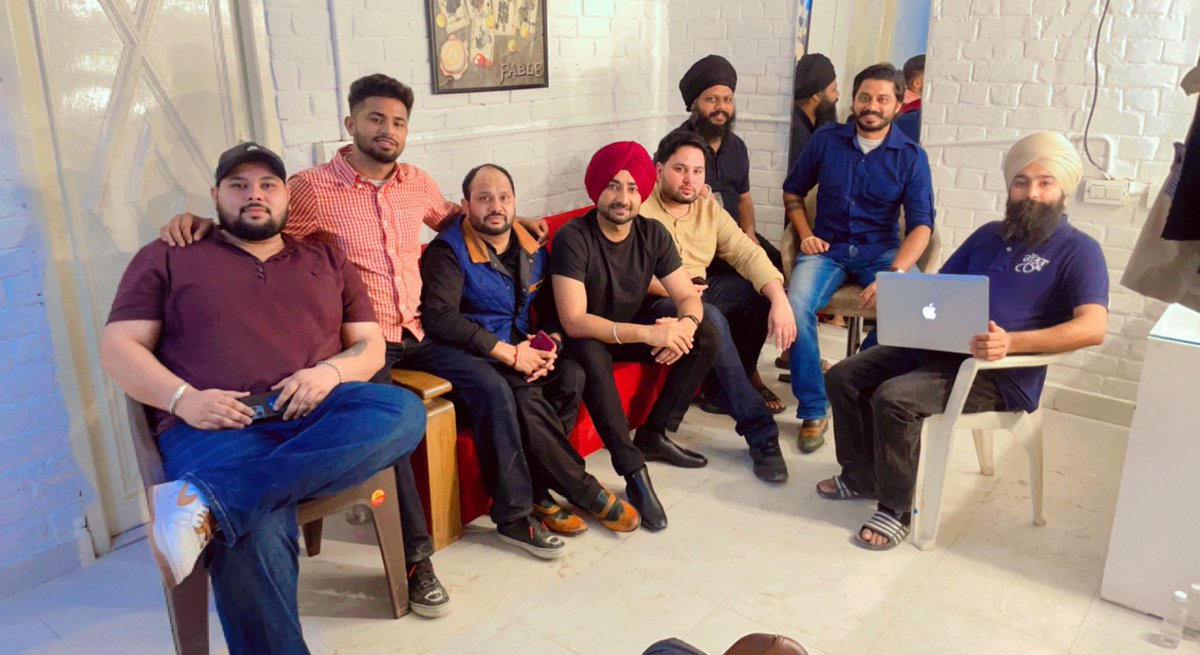Shoot Time  🔜  EMOTIONAL BANDA  
#ranjitbawa #lovelynoor      <a href="/icxn_music/">ICON</a> <a href="/imhoneysarkar/">Honey Sarkar</a> <a href="/Bull18Network/">BULL18 NETWORK</a> <a href="/BaajMedia/">BaajMedia</a>