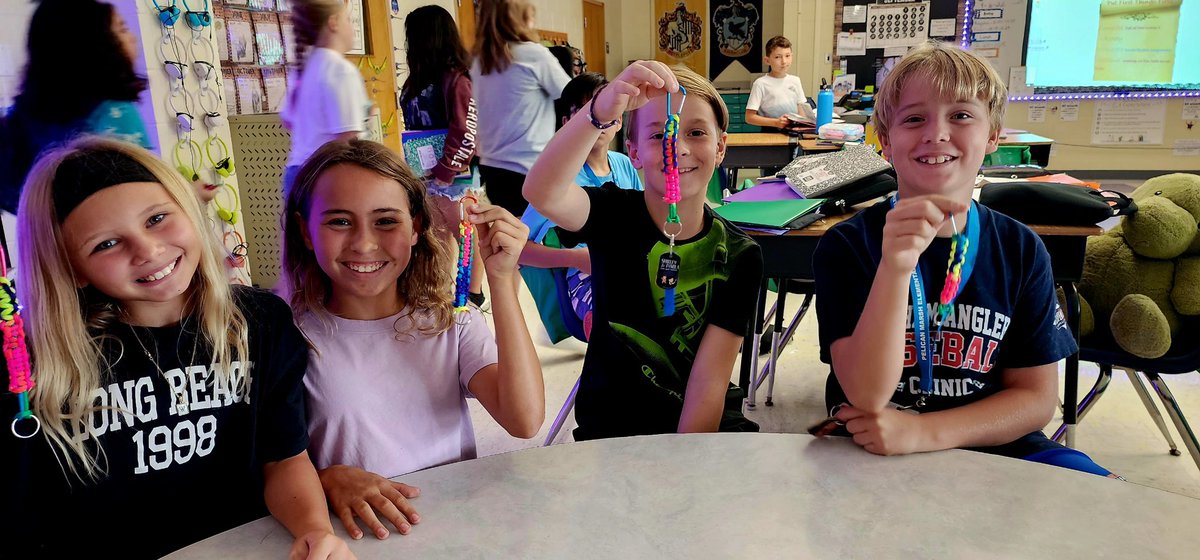 _MrsEnsor's tweet photo. Reading celebrations and Science Posters! @pmepelicans @crkshanks1221 https://t.co/1nuQxq056L
