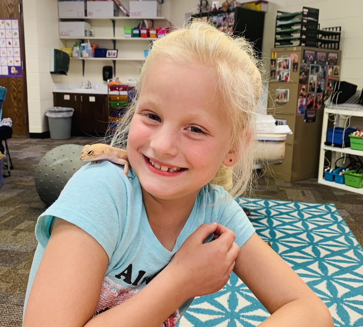 Blending words with our class pet, Gordy 📖🦎 #METeach <a href="/IMSEOG/">Institute for Multi-Sensory Education</a>