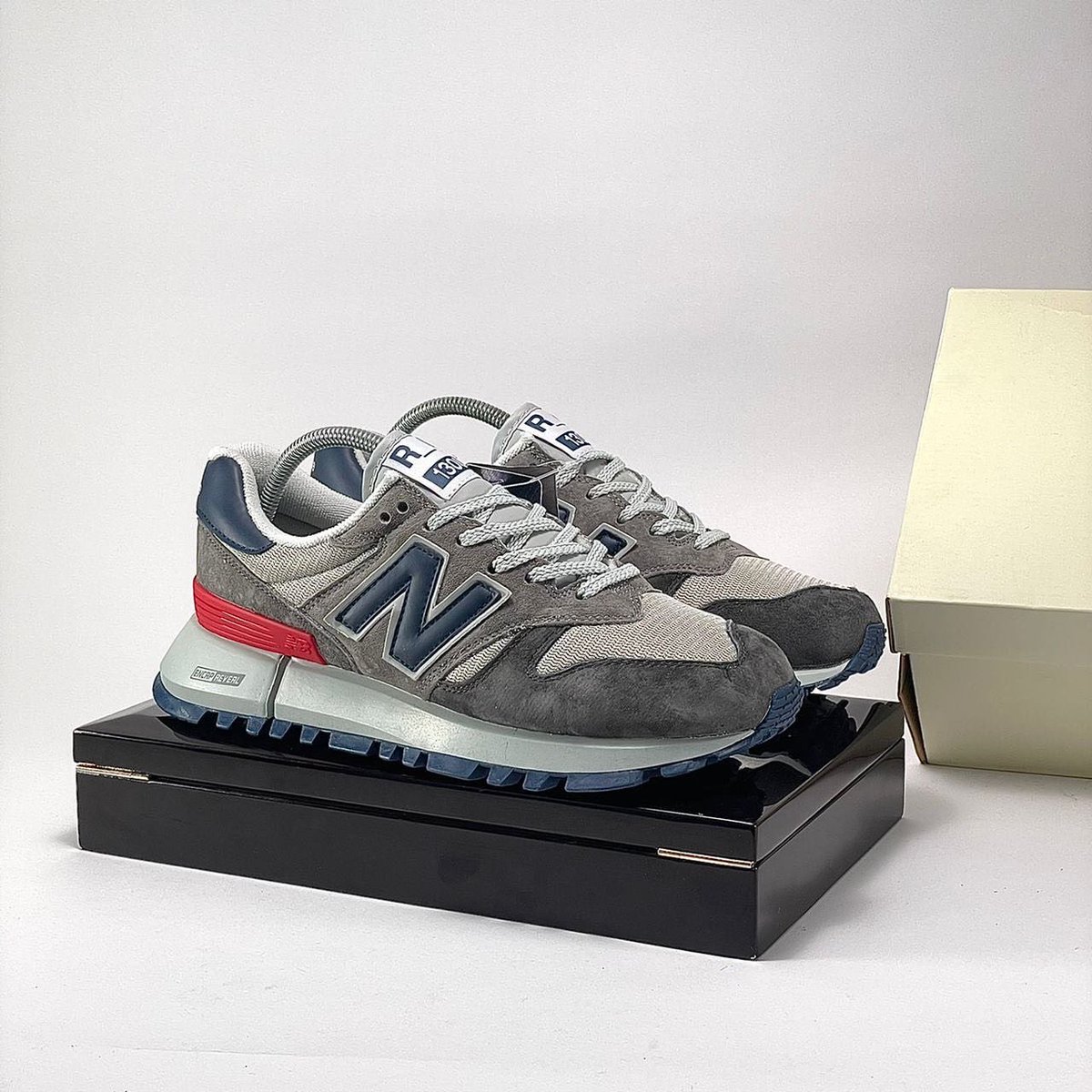 bluehavensft's tweet photo. New balance Rc 1300 Sneaker👟🌟looking cool n dope😍✅.    

Came in different colours 

Price:▶️N36,000 ‼️‼️

Sizes:40—-44‼️

Nationwide delivery🌎🚚

Link in bio/WhatsApp to place your order 

#sneakerhead #sneakersaddict #shoesaddict #bhglobal #bluehavensfoottrends https://t.co/3mtxc2PjK6