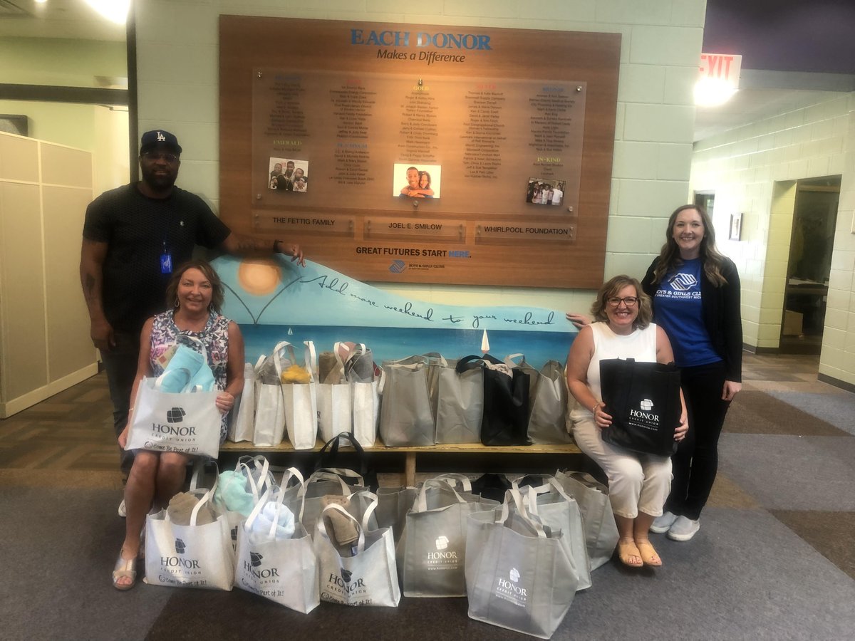 bgcswmi's tweet photo. We continue to be so proud of our #BGCAlum and the #greatfutures they are pursuing. Our partners at @HonorCU agree! They put together 25 gift bags for Club alumni heading off to college. Thank you for your support! https://t.co/KsTC2MEAC1