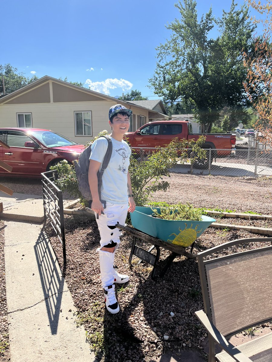 ListenThroughMe's tweet image. #LoveFirst then everything else!

I live in a suburban bubble and am not around many LGBTQ. I met someone unexpectedly, Jordan (he/him), and spent the whole day with him. We went to lunch and then an AA meeting together. Now I have a new Brah-skie!🤘🤙💙🏳️‍🌈

#RecoveryPosse #LGBTQ