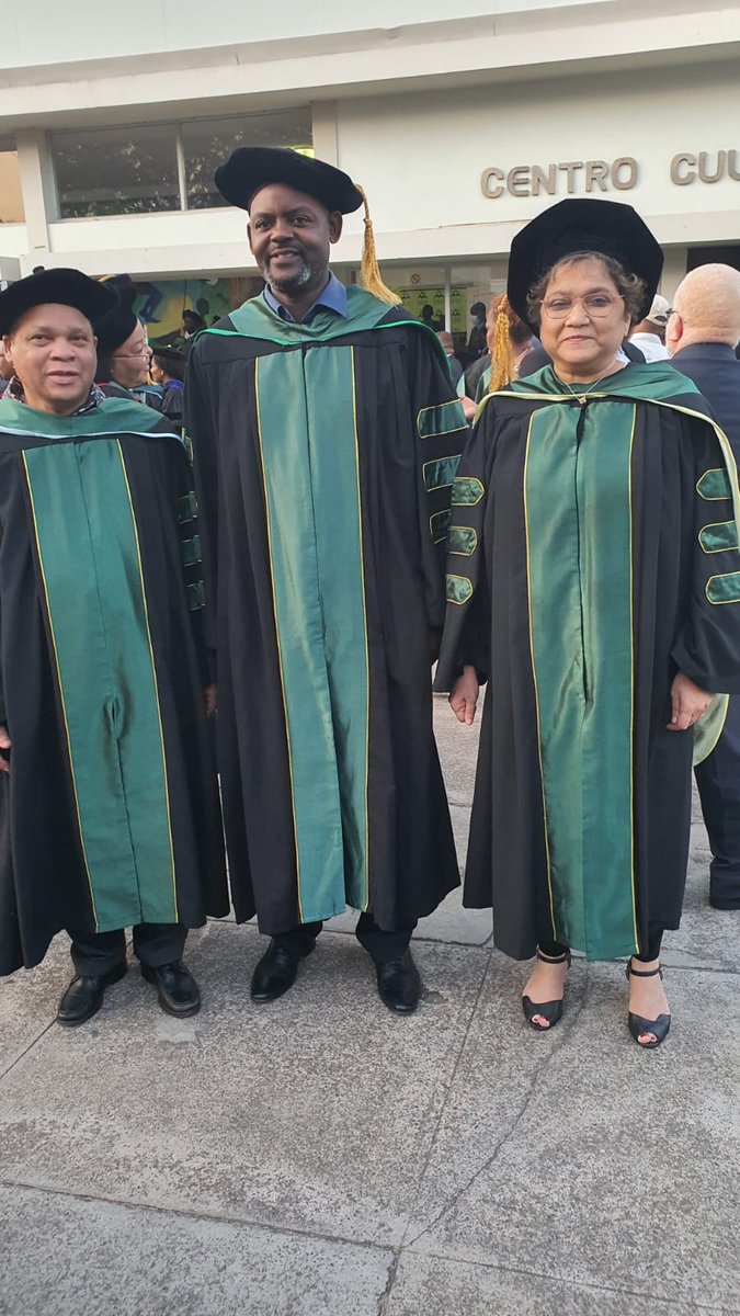 dachongo's tweet image. Tive a honra de presenciar a otorga de Honoris em Conservação de Biodiversidade e Mudanças Climáticas ao Presidente FJN pela UEM juntamente com o Primeiro Reitor da UniZambeze Prof. Catedrático Bhangy Cassy