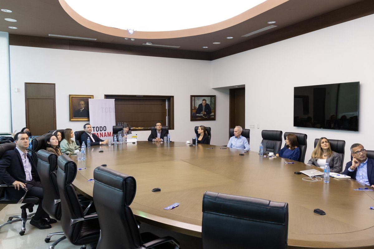 FundaTodoPanama's tweet photo. La @FundaTodoPanama y la Escuela de Gobierno Alberto Lleras Camargo @GobiernoUAndes, Colombia, firmaron un convenio de cooperación para la implementación del Programa de Liderazgo en Gestión Pública en Panamá. #GestiónPública #Liderazgo #Programa https://t.co/OnoZU5JZ19