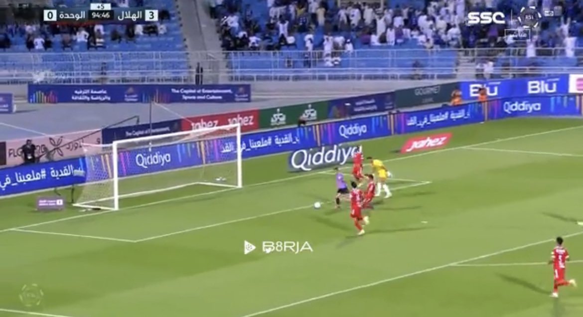 ميشيل نايم لاخر ١٠ دقايق ونزل سحب بكل المدافعين والحارس