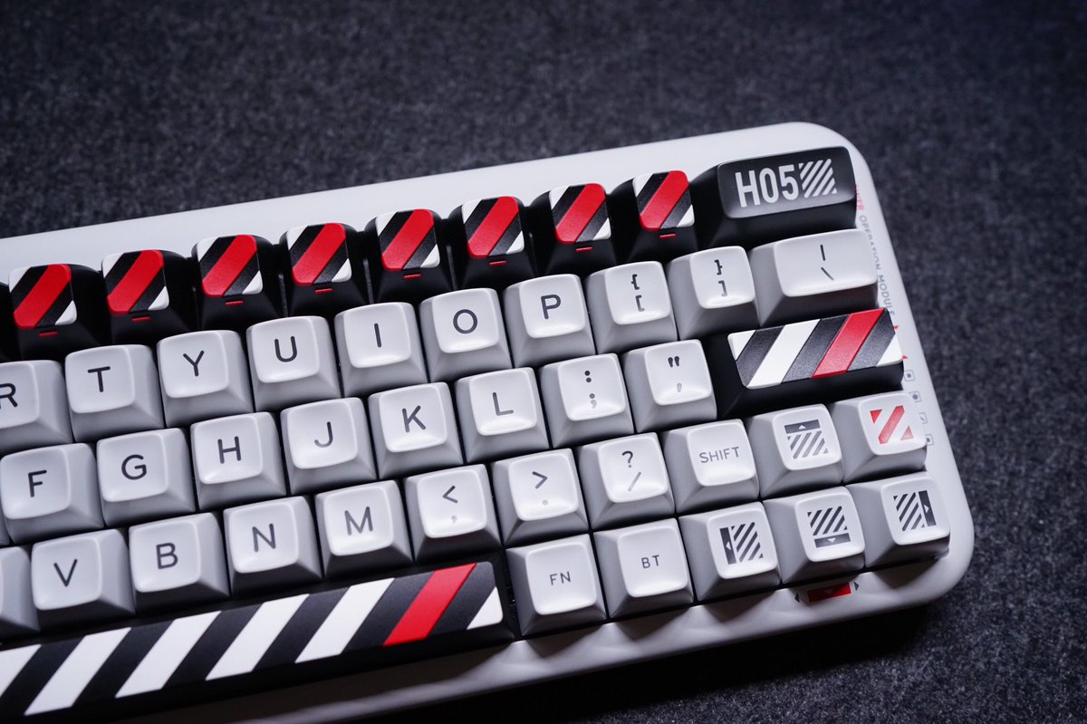 hotkeysproject's tweet photo. Streetwear for your keyboard. The caution collection is all about graphics. Clean lines, bold type. Available at https://t.co/llhWZ74KY7
#keycaps #mechanicalkeyboard #cautions #gaming #SAprofile #hotkeysproject https://t.co/kGPgAm7kyO