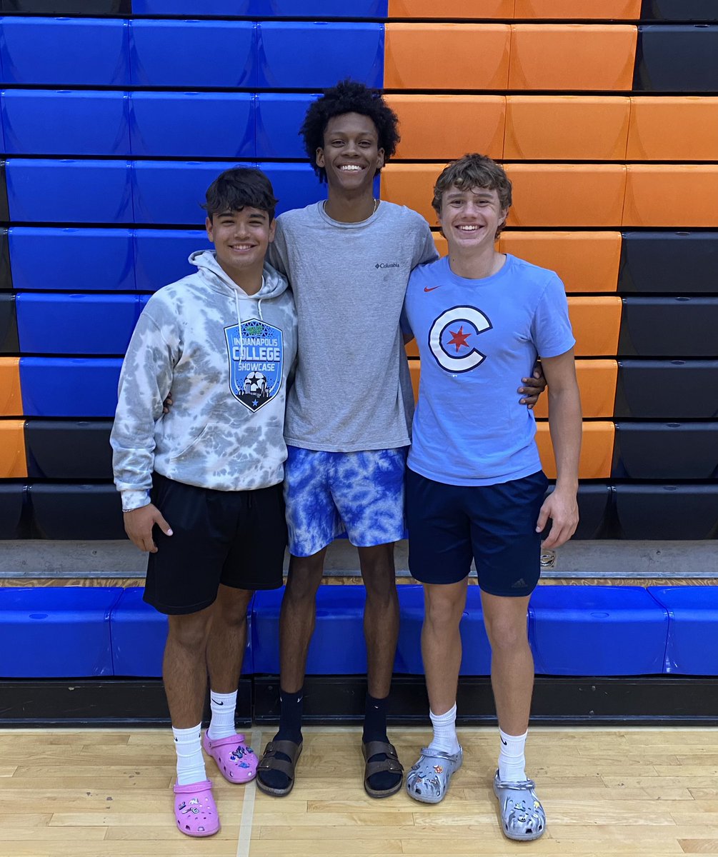 Congratulations to our Homecoming Royals Court! Hawk hoops proudly represented by DJ Wallace (<a href="/dj_wallace8/">DJ Wallace</a>) Nate Frank (<a href="/NathanFrank25/">Nathan Frank</a>) and Lucas Mytych (<a href="/Lucas_Mytych/">Lucas</a>) - What incredible representatives of @HoffmanHS and <a href="/hehsathletics/">Hoffman Estates HS Athletics</a>‼️ Congrats to all! #UBUNTU