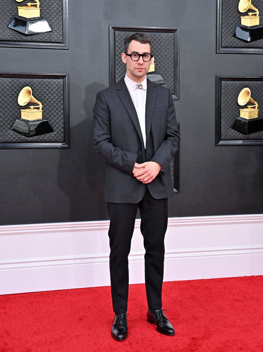 Variety's tweet photo. Taylor Swift has confirmed that Jack Antonoff has returned as a producer for her upcoming album #Midnights, out Oct. 21.

https://t.co/wsMQSvHRLz https://t.co/3zkOeO5HYi